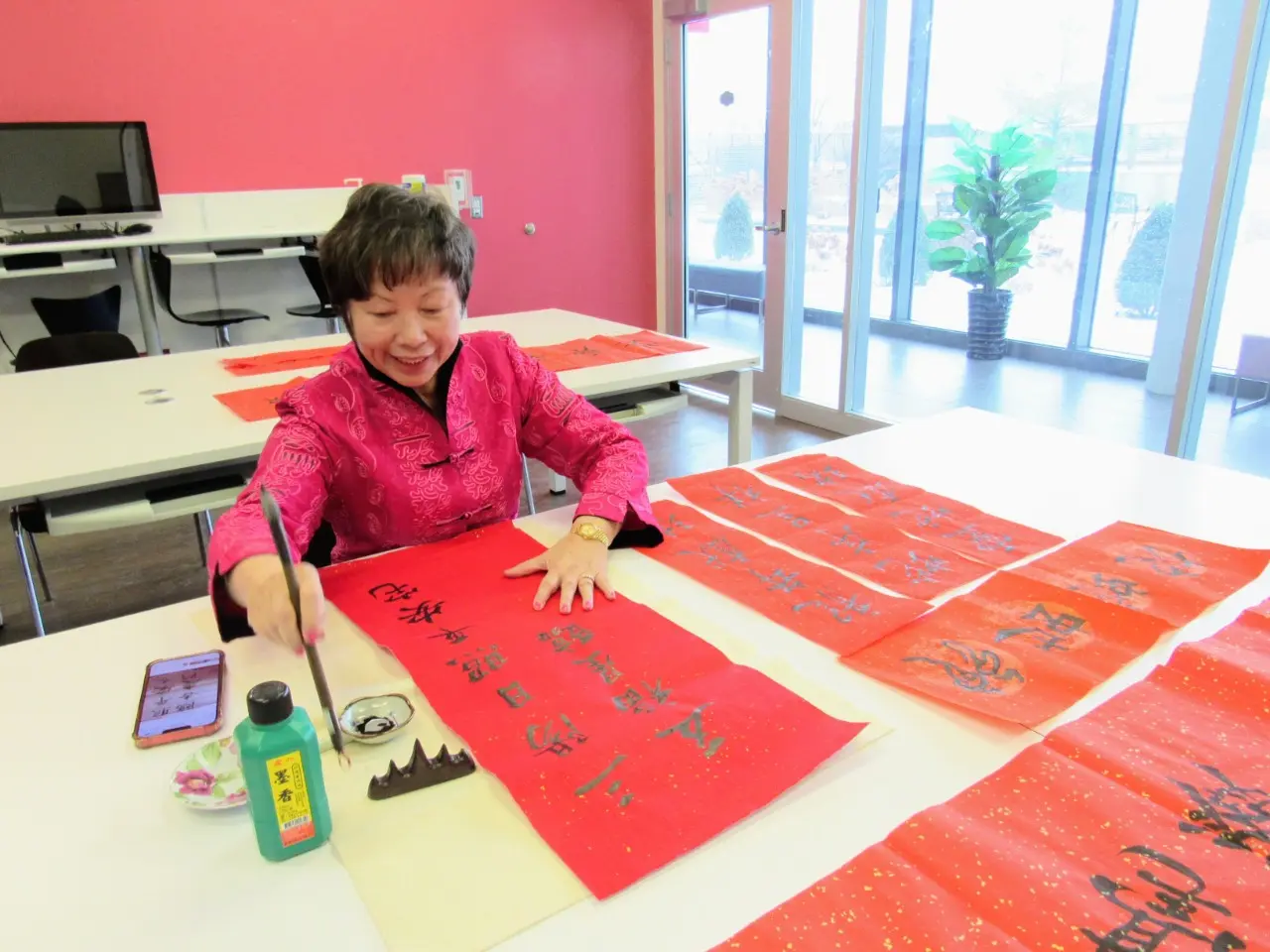 Grace_Man_Lunar_New_Year_2025_greeting_calligraphy_demonstration_03