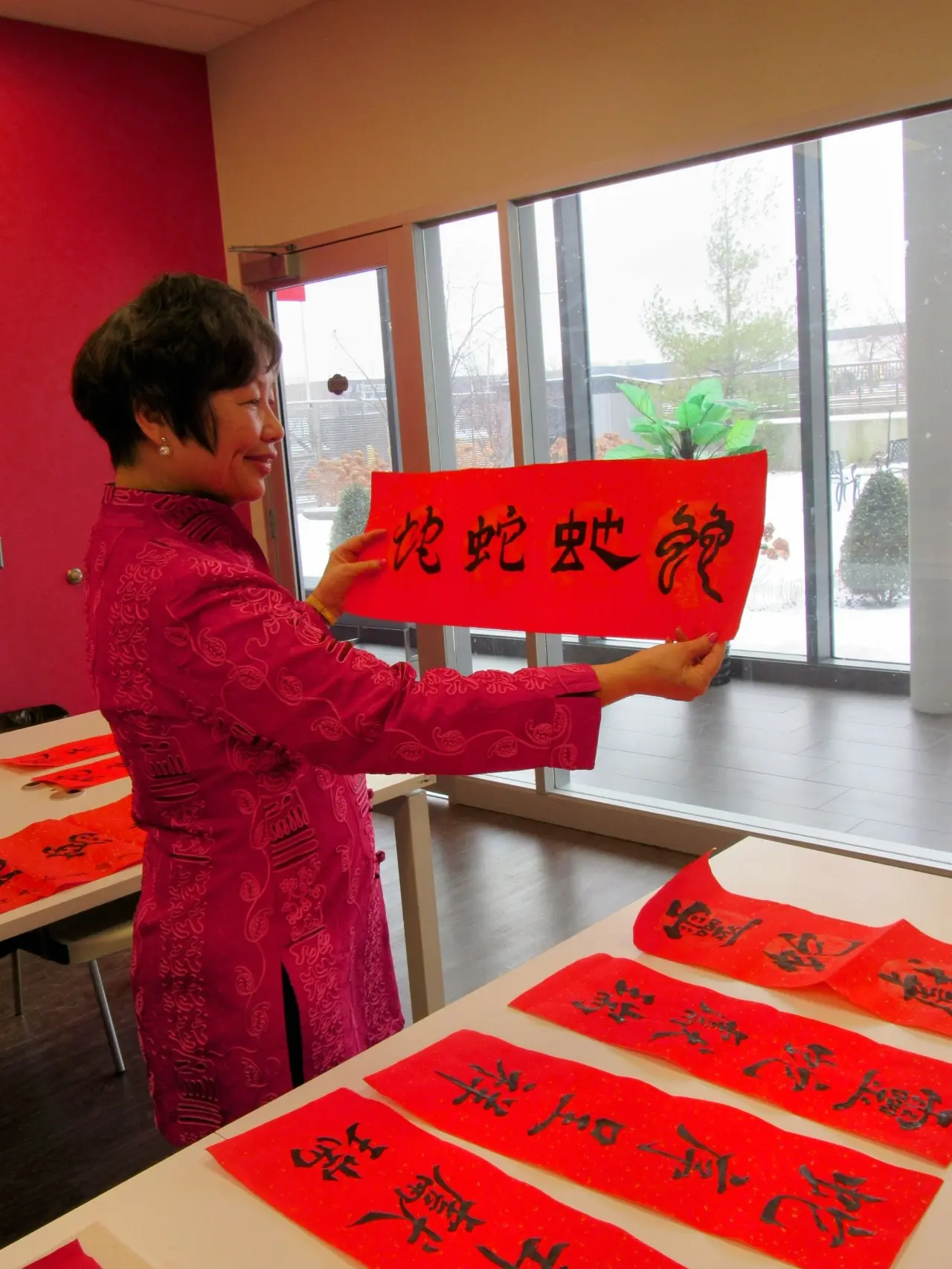 Grace_Man_Lunar_New_Year_2025_greeting_calligraphy_demonstration_02