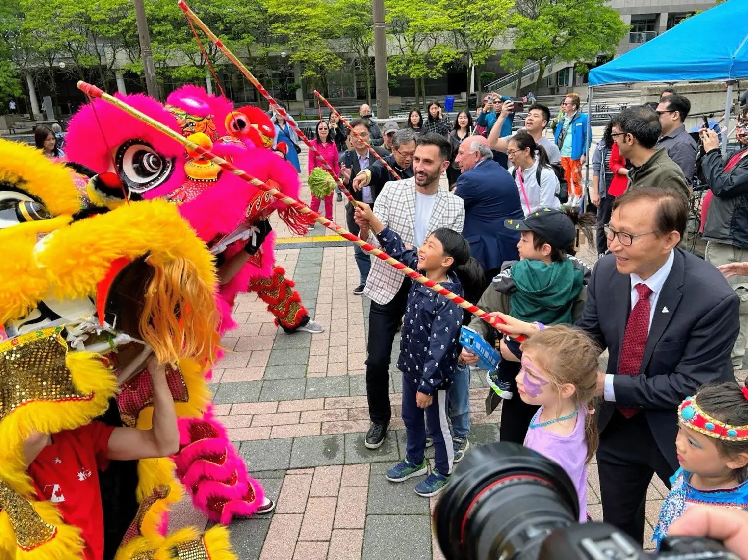 Lion-dance-at-Asian-heritage-month-event