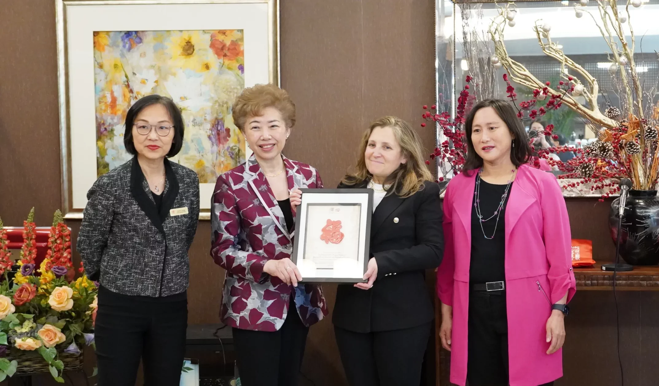 Mon Sheong CEO presented a gift to Freeland