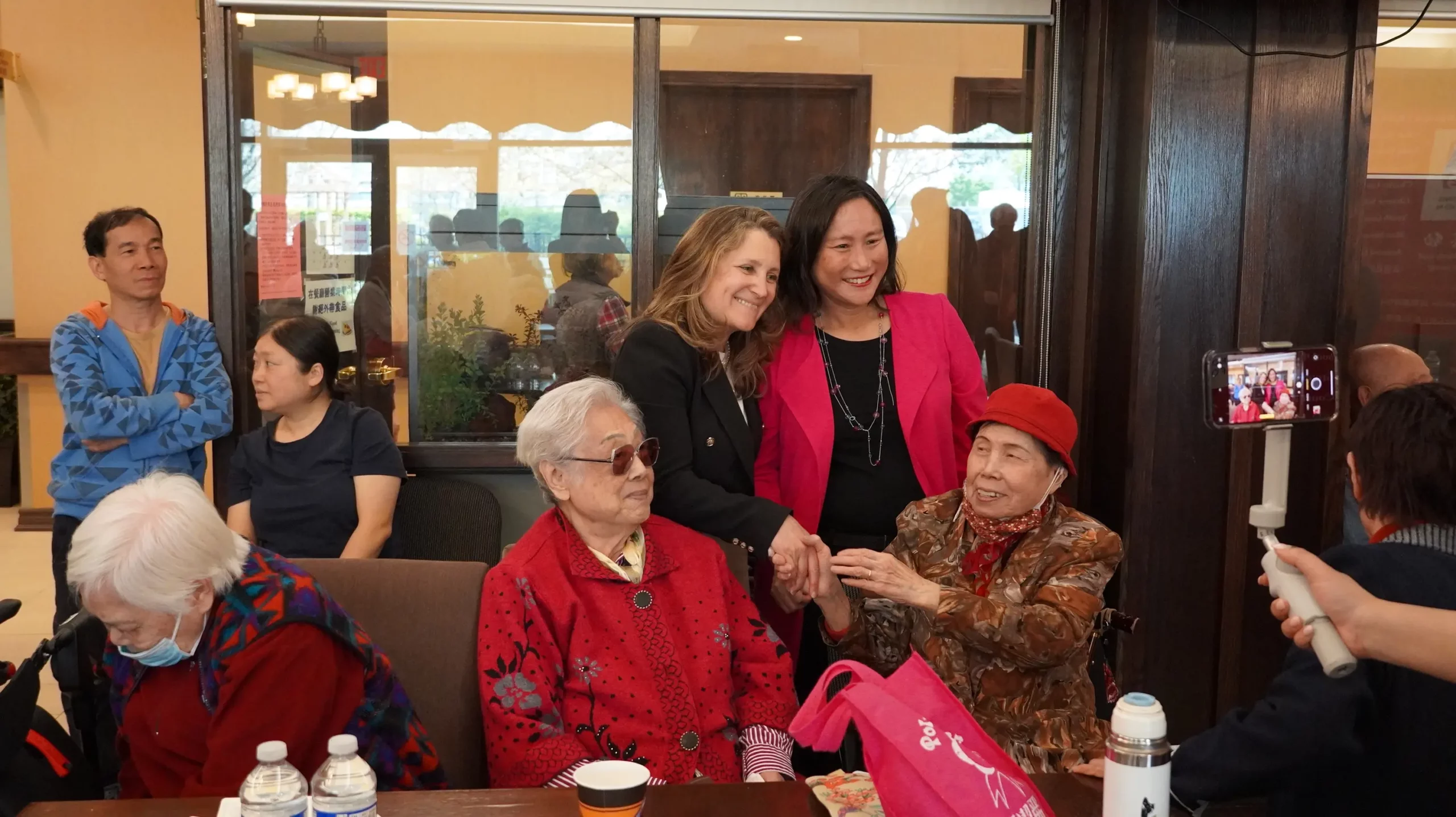 Freeland took pictures with Mon Sheong residents 