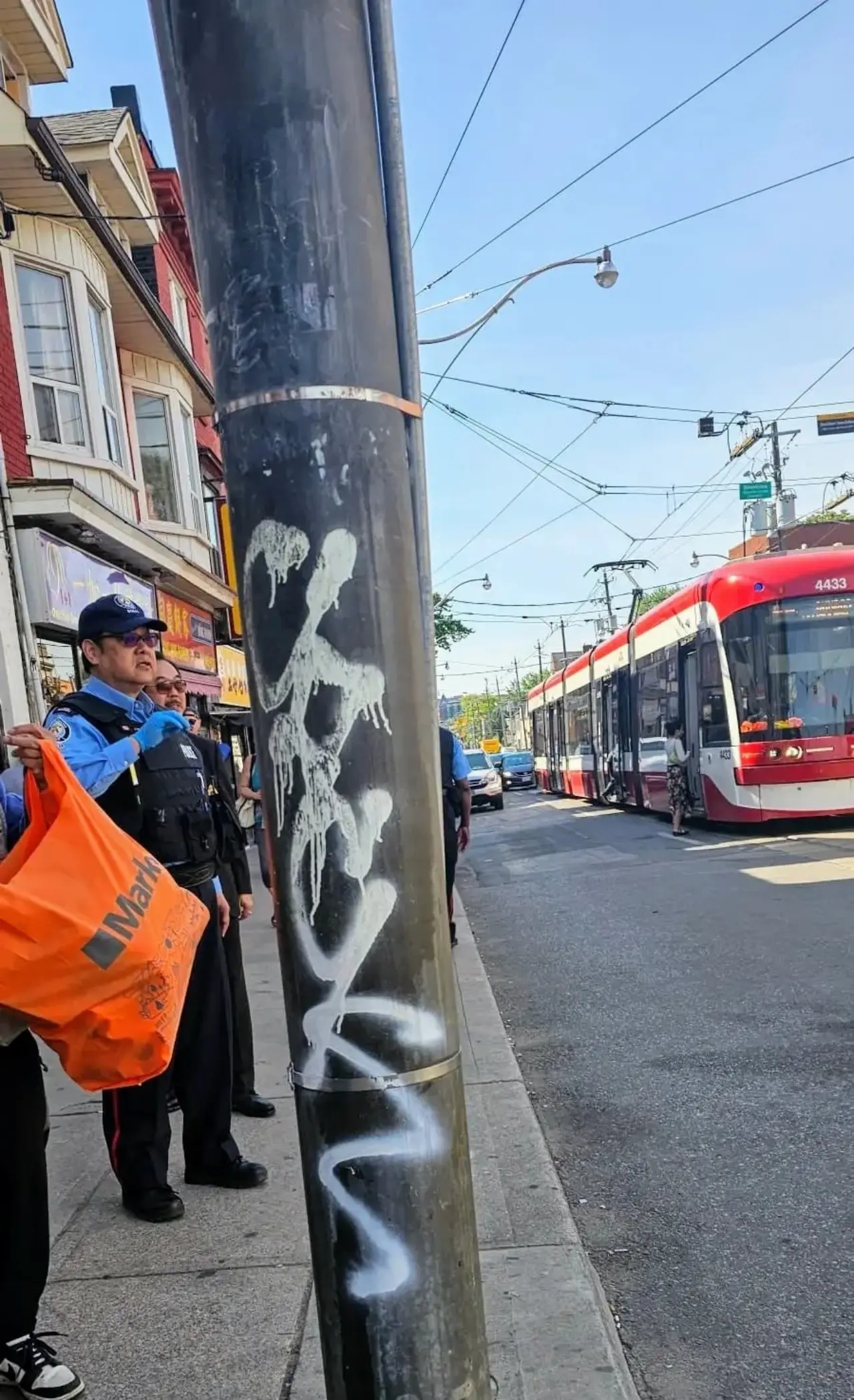 Toronto-Eastern-Chinatown-graffiti