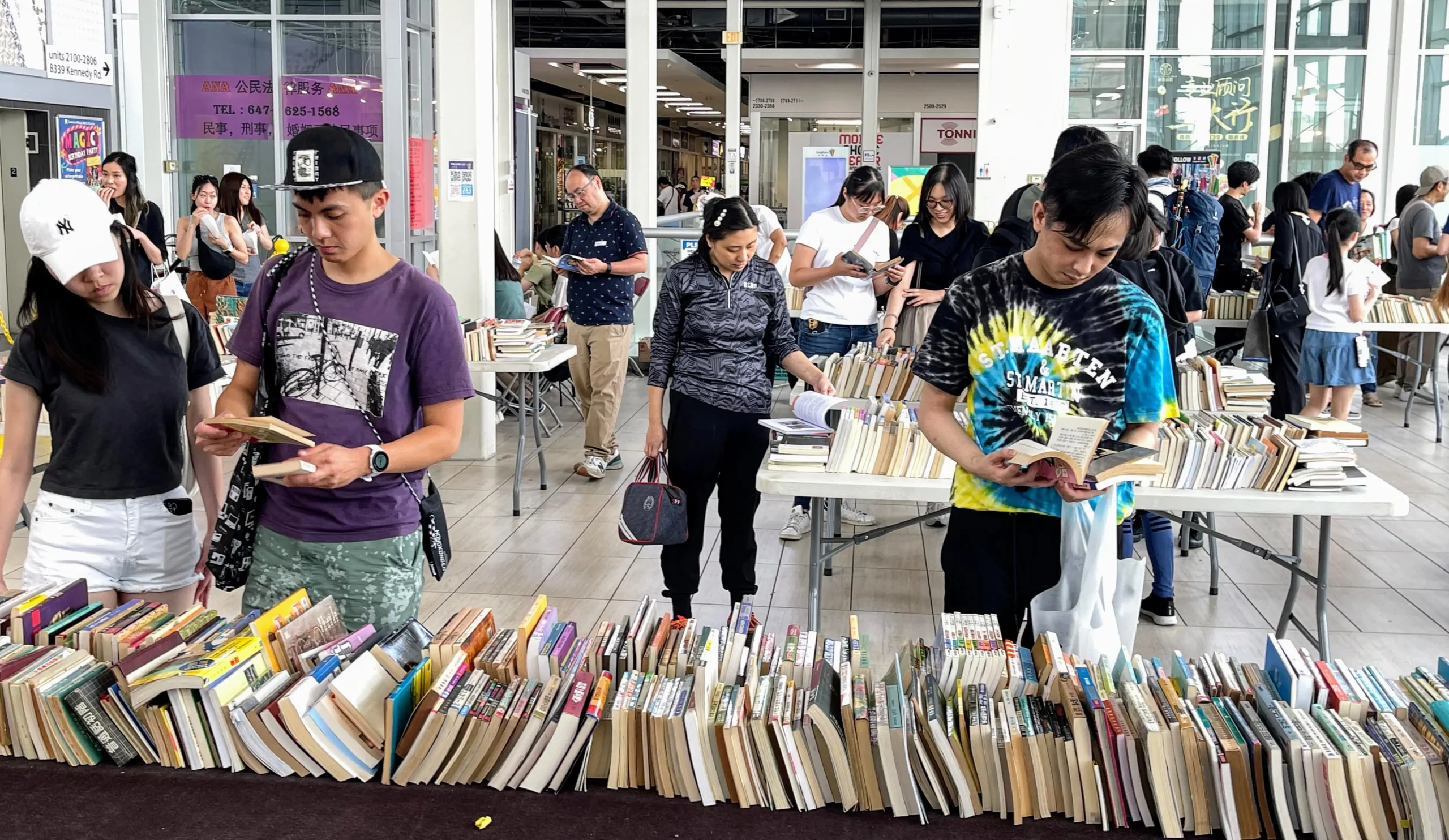 HK_community_book_exchange_event_people_closeup