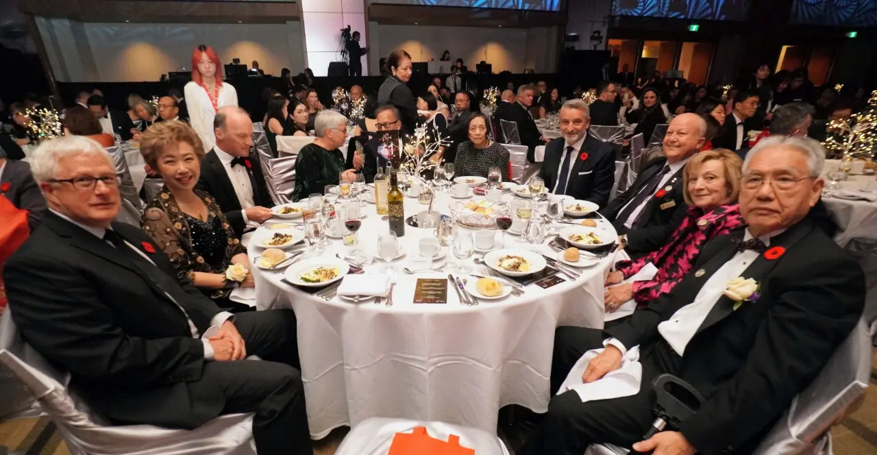 Mon_Sheong_60th_anniversary_gala_2024_Head_table_guest_and_rep._group_picture_02