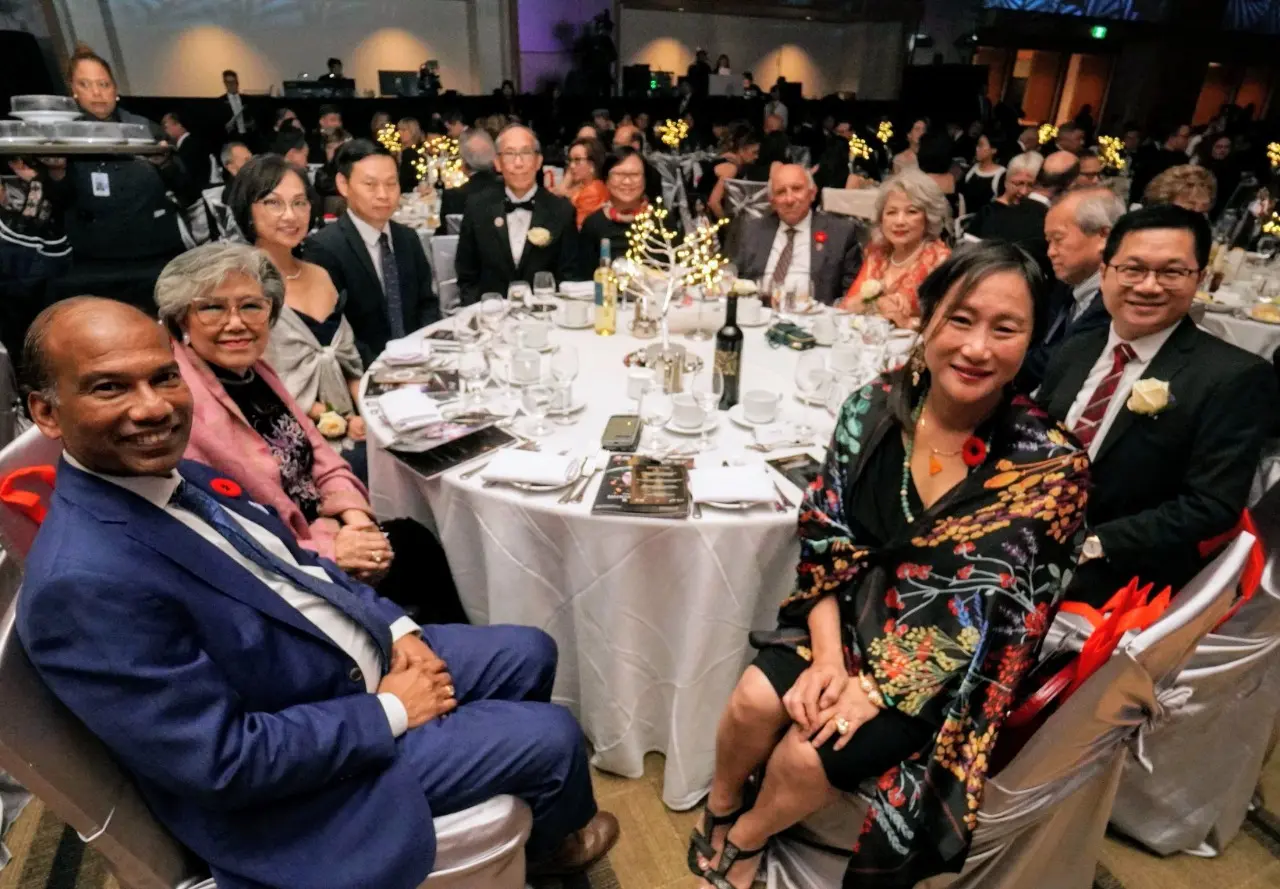 Mon_Sheong_60th_anniversary_gala_2024_Head_table_guest_and_rep._group_picture_03