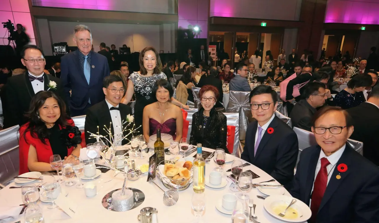 Mon_Sheong_60th_anniversary_gala_2024_Head_table_guest_and_rep._group_picture_04