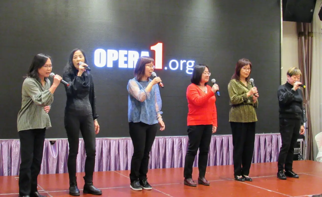 Julia_Wong_&_Friends_and_The_Opera_One_Association_charity_gala_performance_Chinese_singing