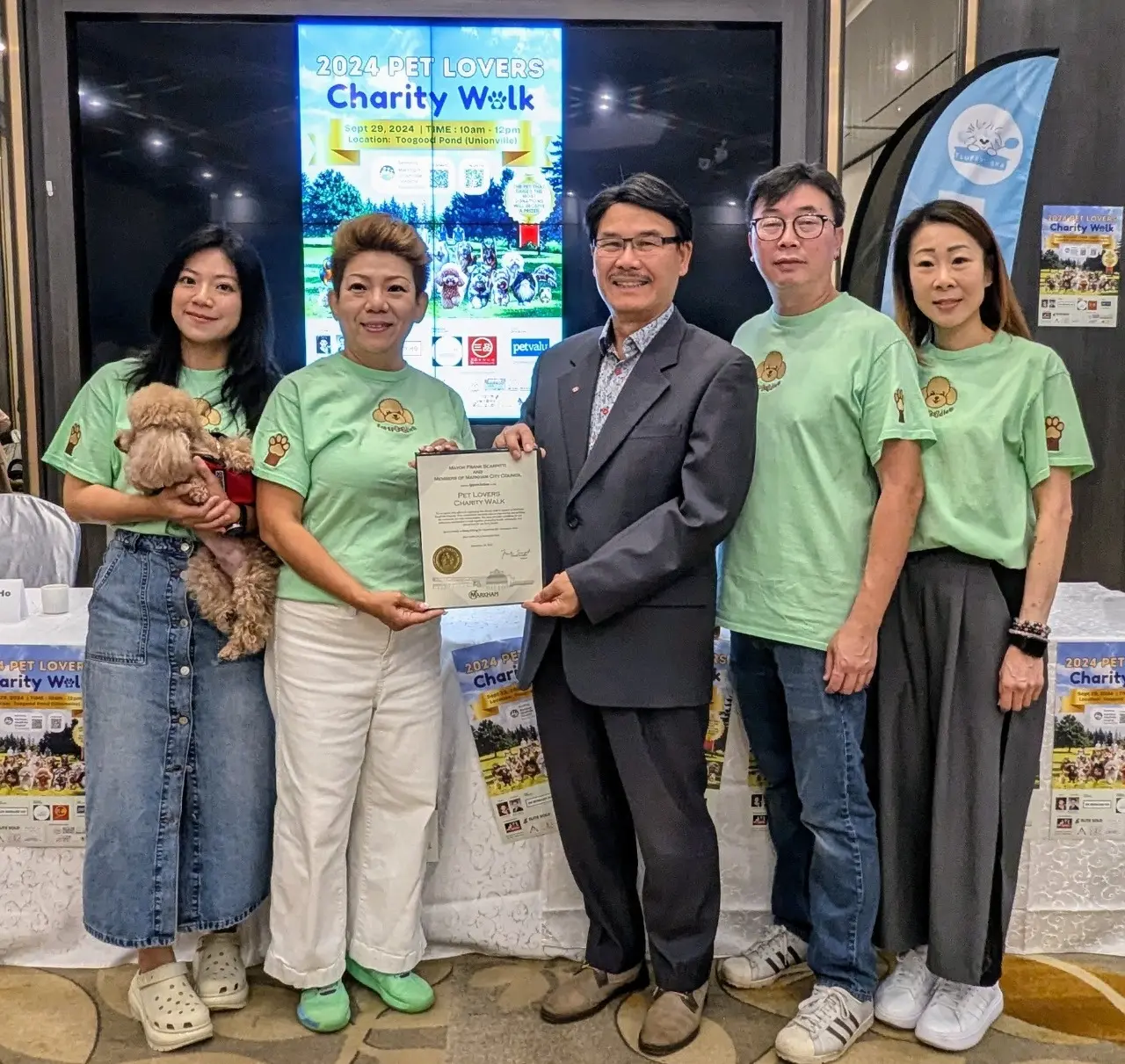 Pet_Lovers_Charity_Walk_2024_Markham_Regional_Councillor_Alan_Ho_presented_appreciation_letter_to_organizer_committee