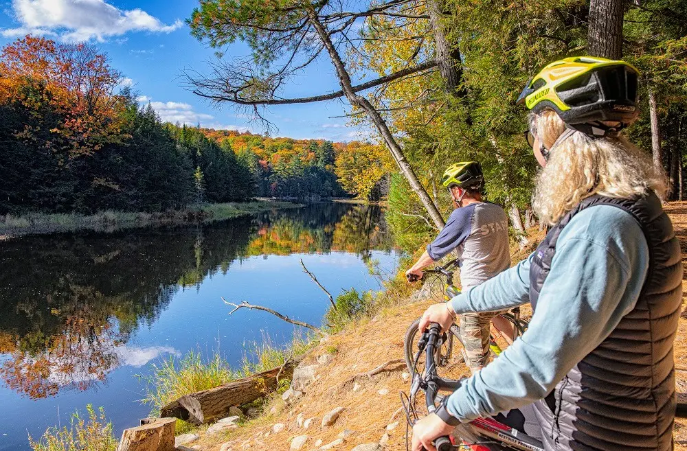 Fall_Colours_in_Ontario_biking