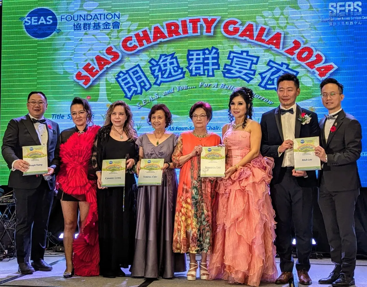 SEAS_Charity_Gala_2024_appreciation_Delivery_to_volunteer