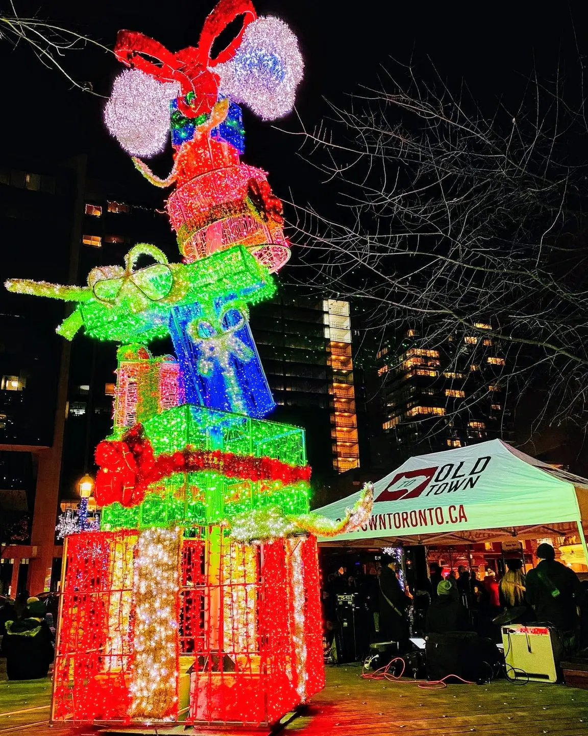 Greater_Toronto_2024_lighting_and_parade_events_Toronto_light_displays_gift_boxes