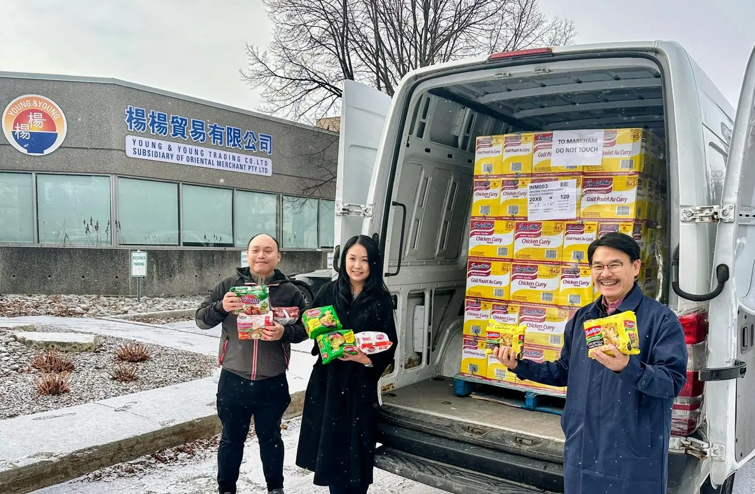 Alan_Ho_Markham_Helping_Hands_food_donation_by_supporters