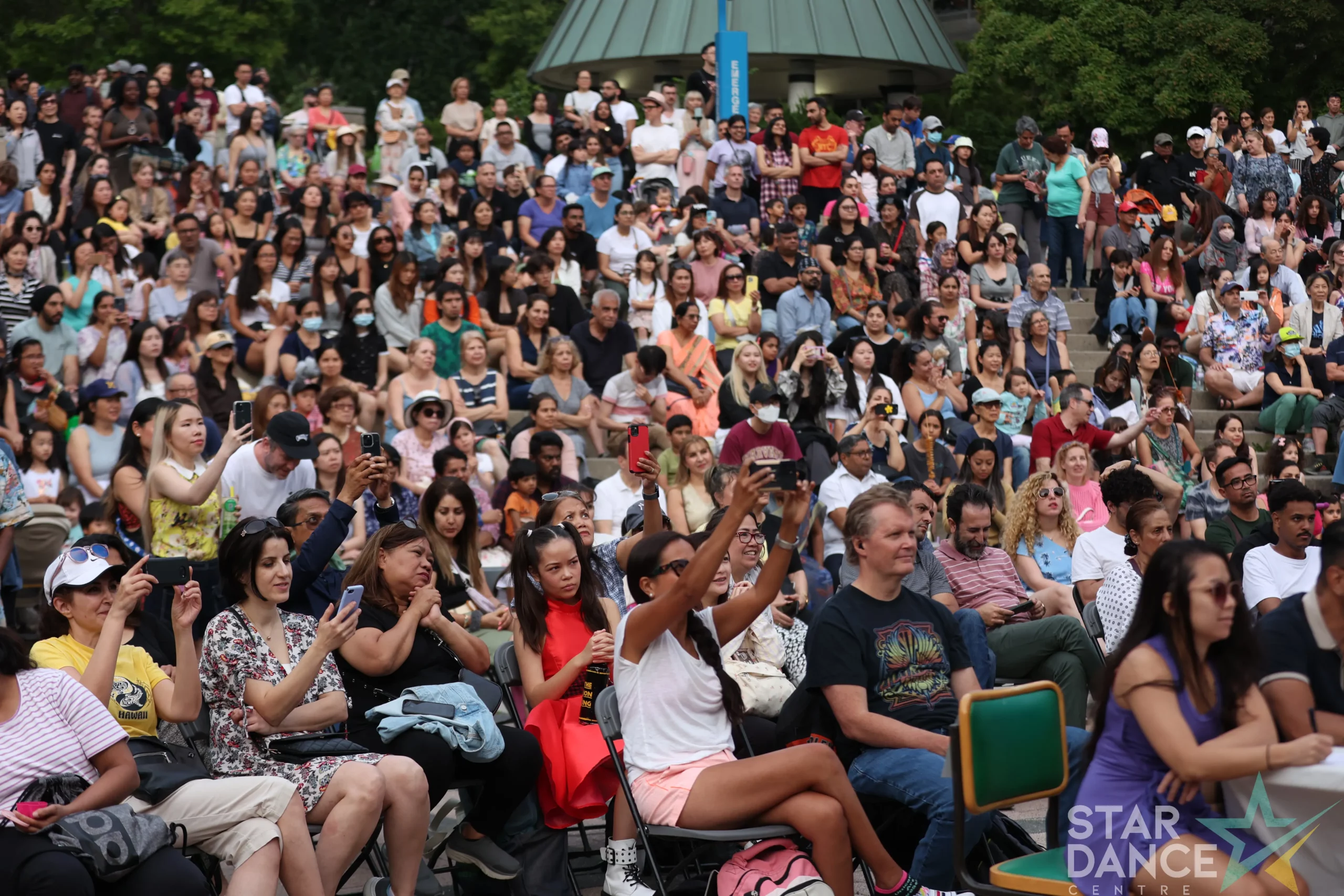 Dance-on-Yonge-2023-audience-watch-show